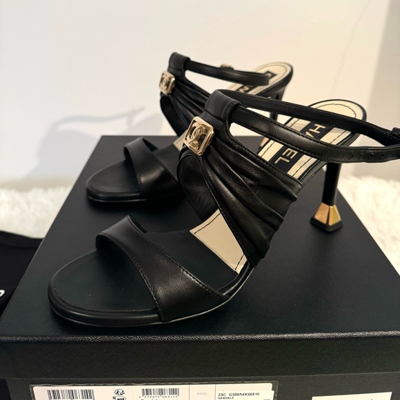 Chanel sandals (Authentic) - Picture 4 of 14